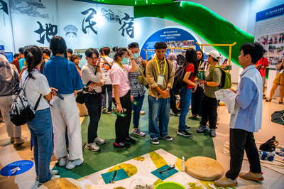 聚焦2024交流周|贊不絕口！多國師生共賞第六屆中國-東盟青少年藝術教育成果展